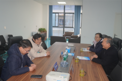 <b>取浩繁平易近营科技企业携</b>